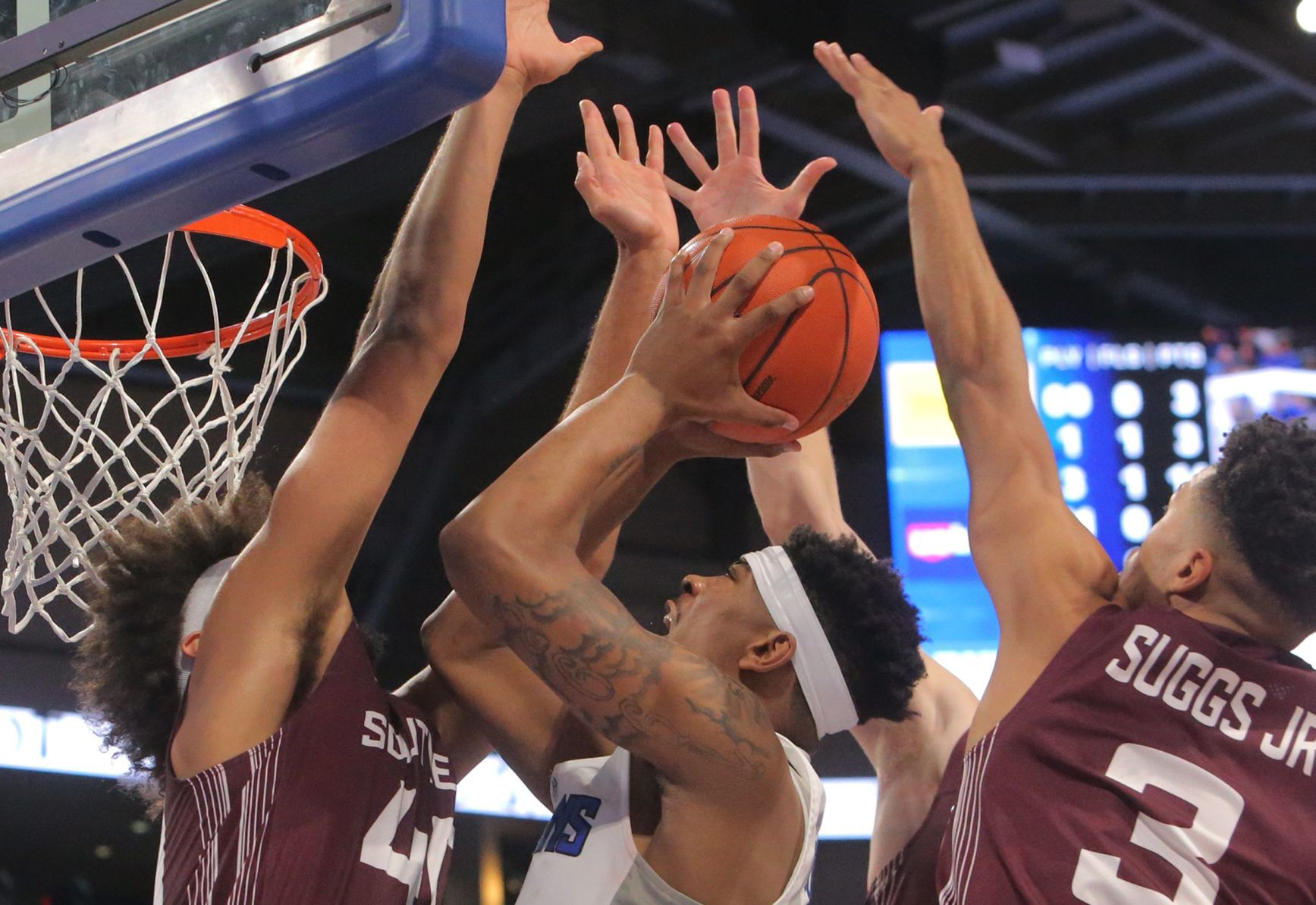 The Billikens and Salukis battle at Chaifetz Arena